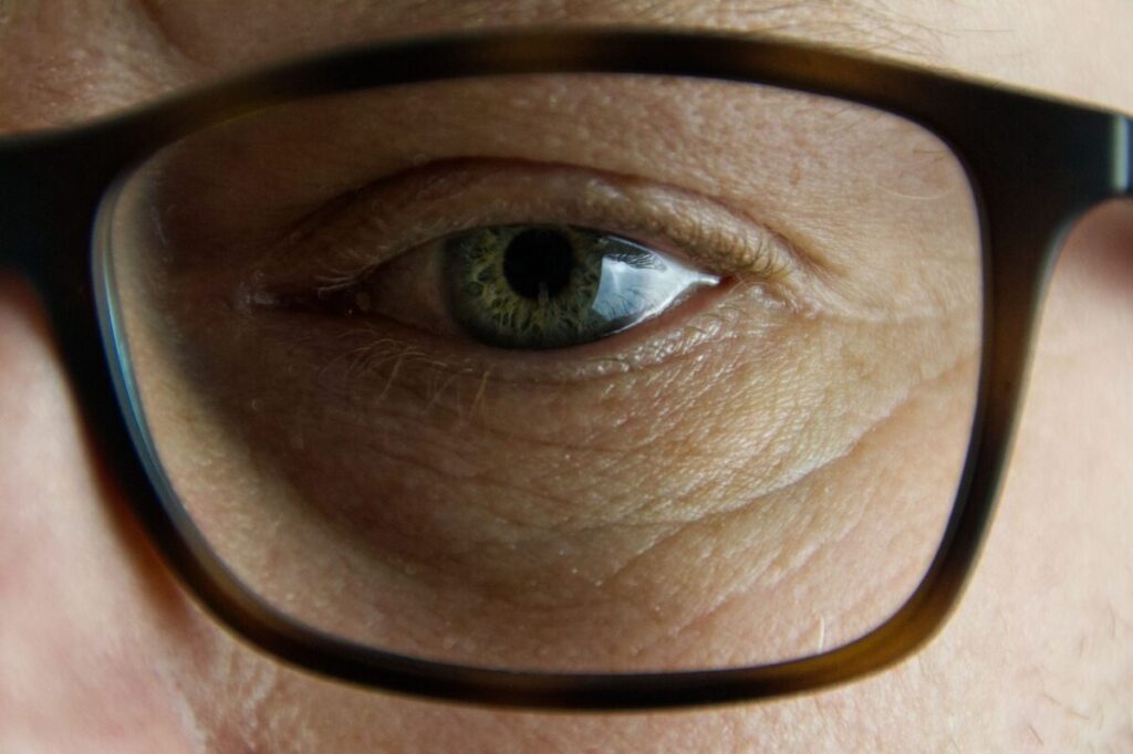 EssilorLuxottica: approvati gli occhiali per sentire EssilorLuxottica: approvati gli occhiali per sentire