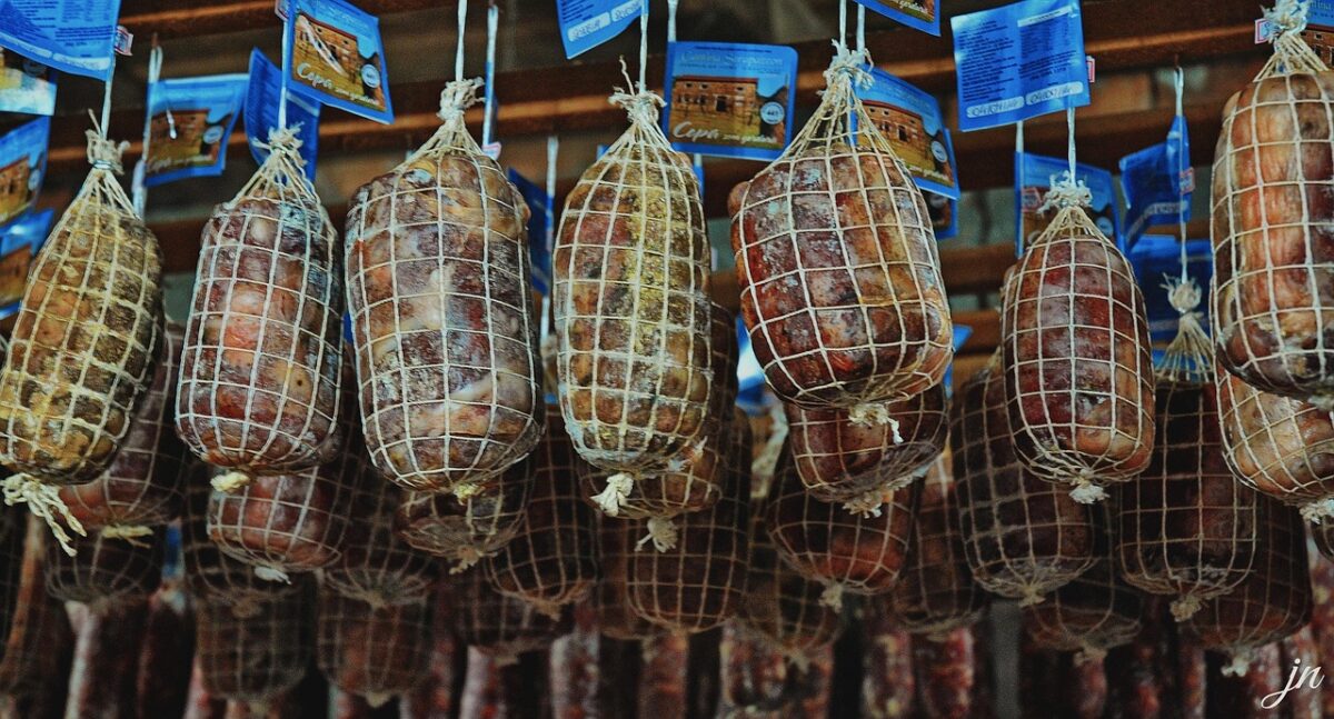 Pericolo Batterico: Ritiro di Lotti di Salamini da Cinta Senese DOP