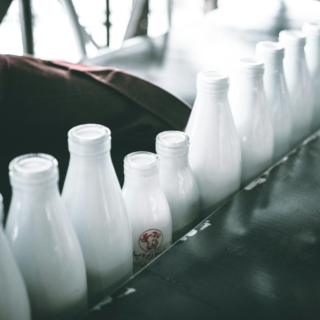 Latte, è allarme in Italia: nuovo richiamo, 4 marchi via dai negozi Latte, è allarme in Italia: nuovo richiamo, 4 marchi via dai negozi