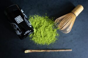 Thè matcha: la bevanda del momento, benefici, come prepararla, indicazioni