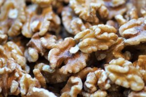 Richiamo precauzionale per alcune confezioni di noci sgusciate: i rischi