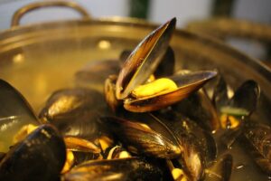 Cozze e semola richiamate dal mercato: rischio microbiologico e infestanti