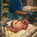 Il robot che fa nascere i bambini: in Cina è già realtà