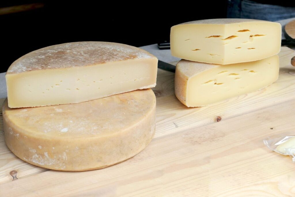 Allerta cibo: ritirati formaggio e fieno greco contaminati