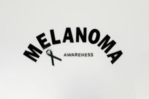Melanoma: 15mila casi l’anno, ecco 5 scelte di stile che aiutano a difendersi dai raggi UV