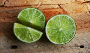 Richiamo per lime Tropicom: l’allerta del Ministero della Salute per carbofurano non autorizzato