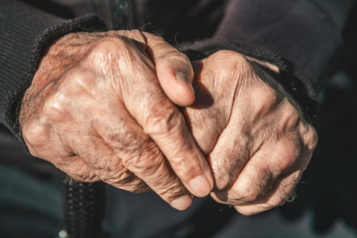Parkinson, la nuova terapia a ultrasuoni accende la speranza: cosa sta succedendo a Napoli Parkinson, la nuova terapia a ultrasuoni accende la speranza: cosa sta succedendo a Napoli