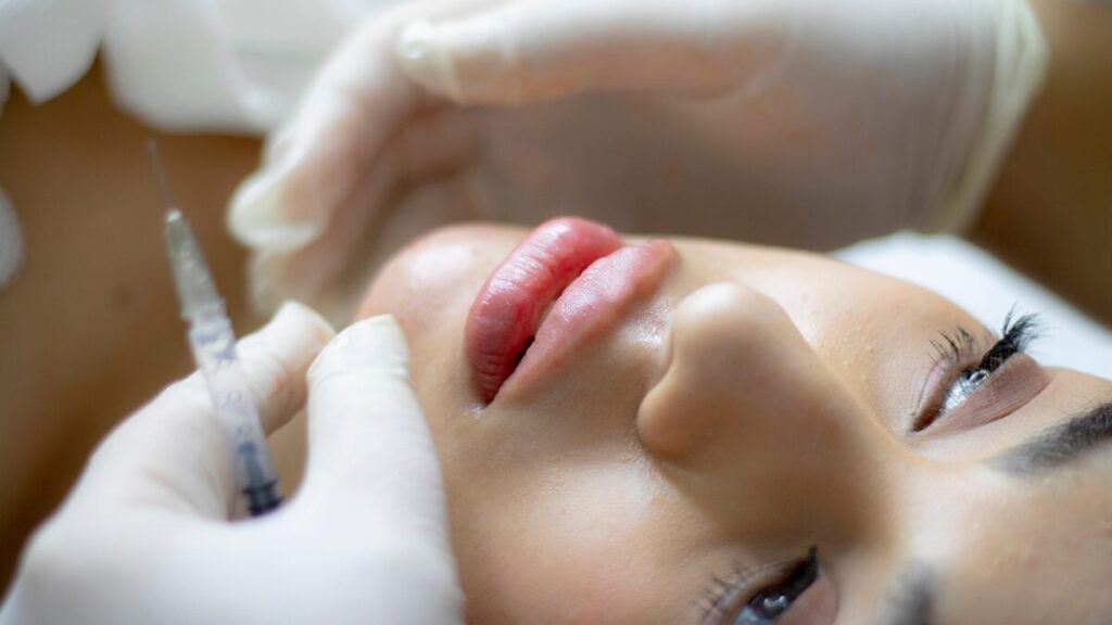 Filler estetici, stretta del Ministero: niente più fai-da-te Filler estetici, stretta del Ministero: niente più fai-da-te