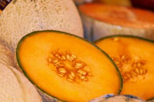 Melone: fa davvero bene mangiarlo in estate?