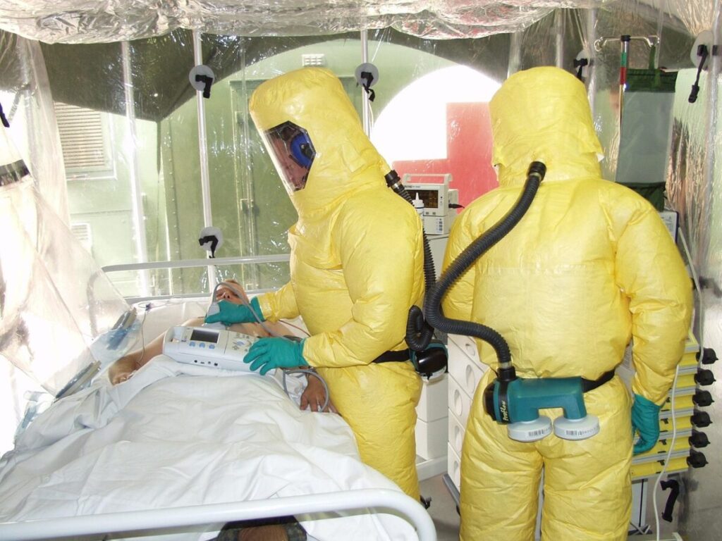Ebola, primo caso in Francia: le autorità parlano di possibili altri contagi