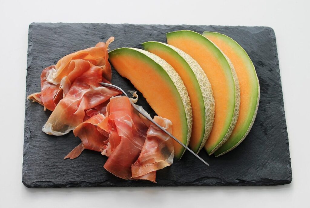 Melone: fa davvero bene mangiarlo in estate?