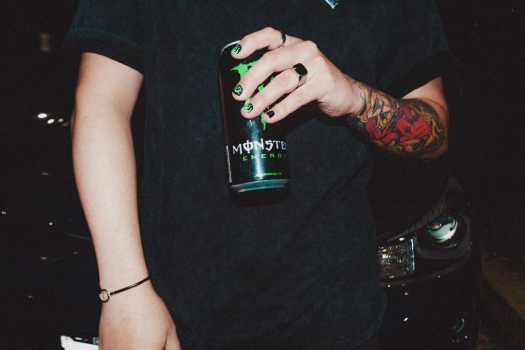 Inghilterra, stop agli energy drink per gli under 16: cosa cambia da aprile 2027 Inghilterra, stop agli energy drink per gli under 16: cosa cambia da aprile 2027
