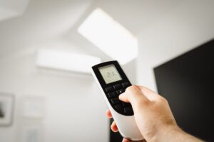 L’aria condizionata fa davvero ammalare? Cosa sapere tra falsi miti, rischi reali e buone pratiche