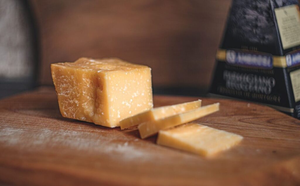 Nuovi richiami alimentari del Ministero della Salute: formaggio a latte crudo e pesto rosso De Cecco sotto osservazione Nuovi richiami alimentari del Ministero della Salute: formaggio a latte crudo e pesto rosso De Cecco sotto osservazione