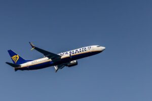 Malore a bordo del volo Roma-Filadelfia: 6 assistenti si sentono male, atterraggio d’emergenza a Dublino