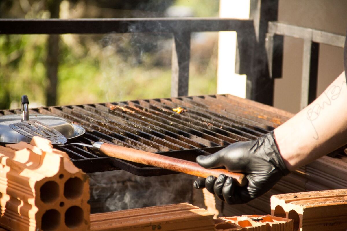 Action richiama un guanto per barbecue e forno Big Jef: rischio ustioni per i consumatori