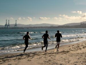Allenarsi sulla sabbia: benefici, rischi e consigli per farlo bene in spiaggia