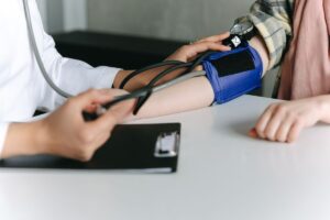 Sonnolenza diurna e pressione alta: quando il sonno manda un segnale da non ignorare