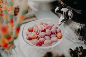 Richiamo per le caramelle “Kawaii Fruity Assorted Jelly Straws”: segnalato un additivo non autorizzato