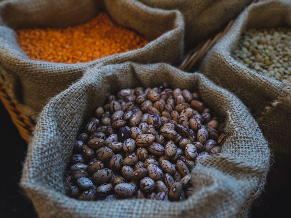 Gonfiore addominale: 6 alimenti da tenere d’occhio quando la pancia si tende