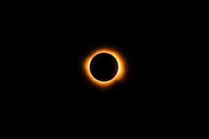 Eclissi solare del 12 agosto: come osservarla in sicurezza dall’Italia e cosa aspettarsi