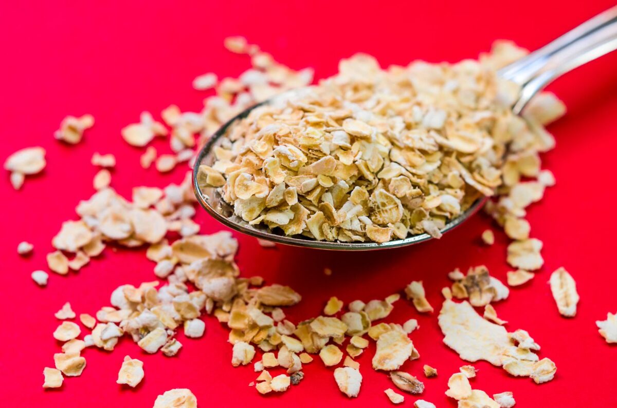 Fiocchi d’avena a colazione: perché saziano e aiutano a tenere sotto controllo la glicemia