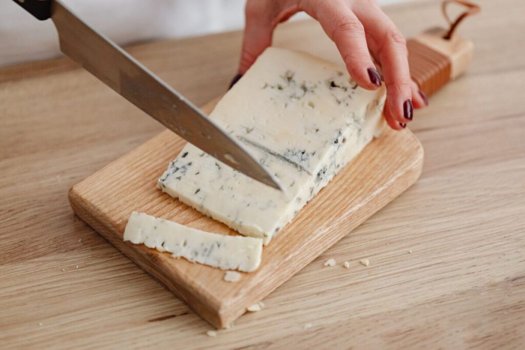 Listeria nel gorgonzola: richiamato un lotto venduto da Carrefour, cosa devono sapere i consumatori Listeria nel gorgonzola: richiamato un lotto venduto da Carrefour, cosa devono sapere i consumatori