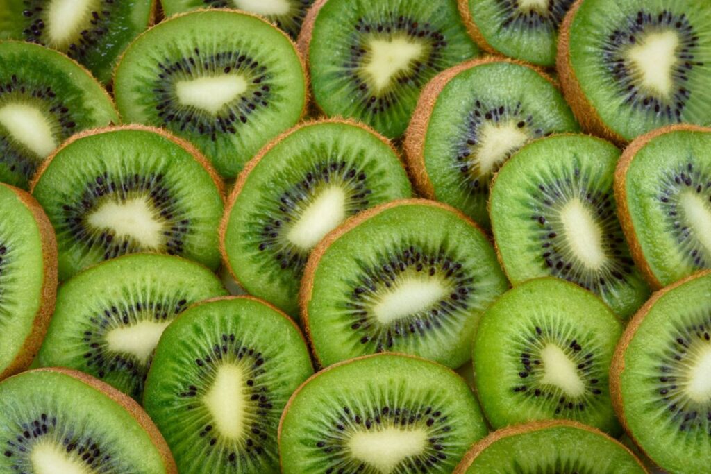 Antiossidanti: gli 8 alimenti più ricchi da portare in tavola ogni giorno Antiossidanti: gli 8 alimenti più ricchi da portare in tavola ogni giorno