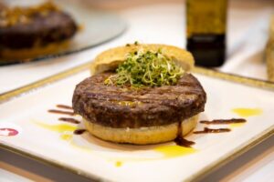 Richiamo per hamburger di bufalo: rischio salmonella in un lotto Gran Selezione Famiglia Ambrosini
