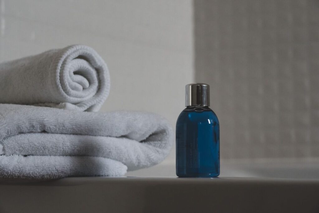 Sostanza tossica nei cosmetici: ritirati profumo e docciaschiuma per la presenza di Lilial Sostanza tossica nei cosmetici: ritirati profumo e docciaschiuma per la presenza di Lilial