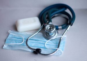 Morbillo, torna l’allarme in Italia: perché i contagi risalgono e quali rischi corre chi non è vaccinato