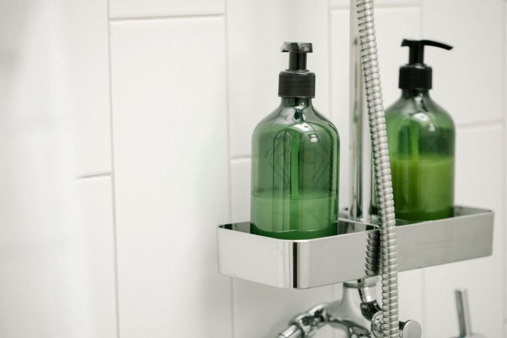 Sostanza tossica nei cosmetici: ritirati profumo e docciaschiuma per la presenza di Lilial Sostanza tossica nei cosmetici: ritirati profumo e docciaschiuma per la presenza di Lilial